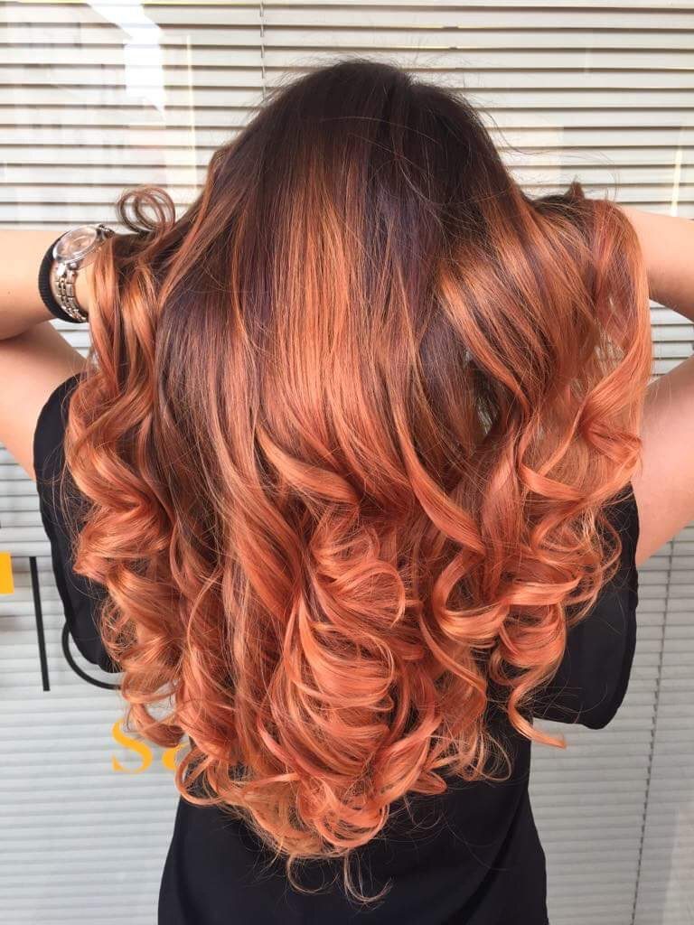 ciocche rosse su capelli biondi