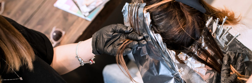 Come coprire i capelli bianchi con il biondo grazie al Degradé
