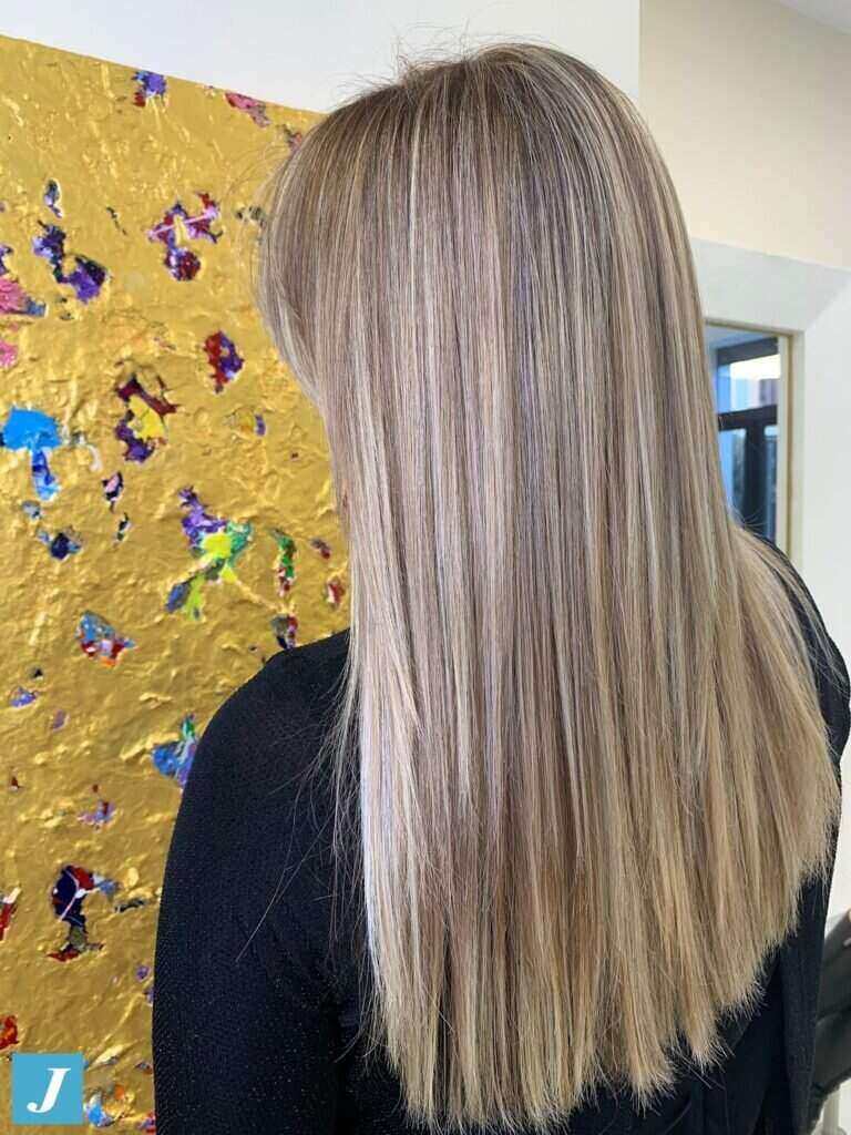 Capelli donna con Degradé biondo freddo