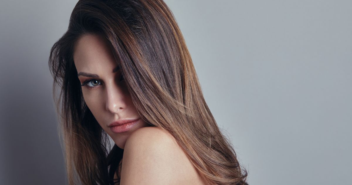 Capelli castani con riflessi: accendili con il Degradé