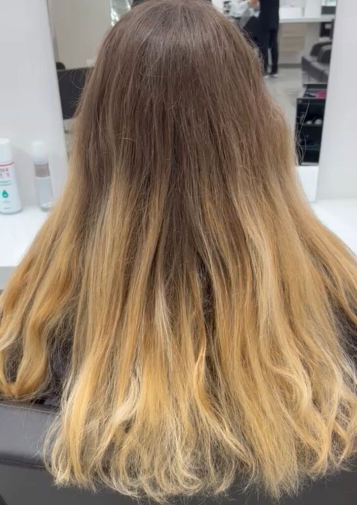 Prima del Degradé: capelli biondi frutto di una colorazione precedente