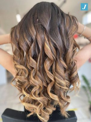 Capelli nocciola caramello