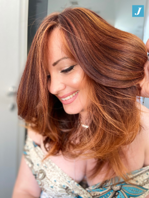 Foto di donna con capelli lunghi cannella con Degradé eseguito