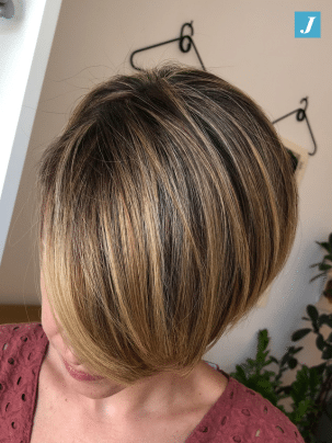 capelli corti lisci
