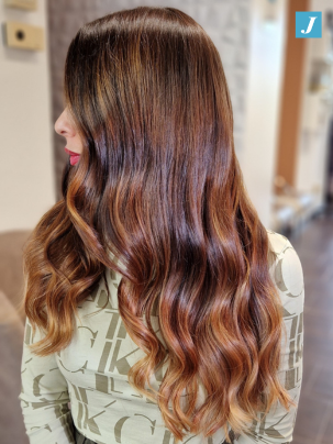 Foto di capelli castano medio dopo il Degradé Joelle