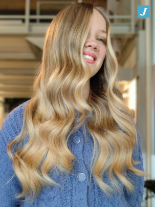 Foto di ragazza con capelli lunghi biondi con Degradé eseguito