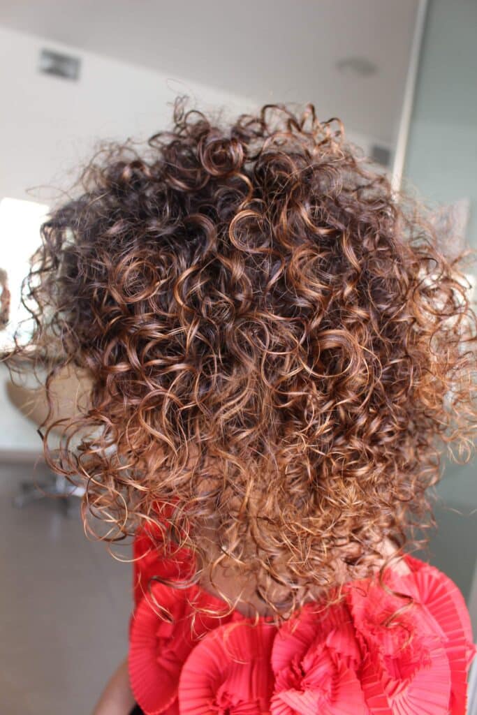 capelli castani luminosi